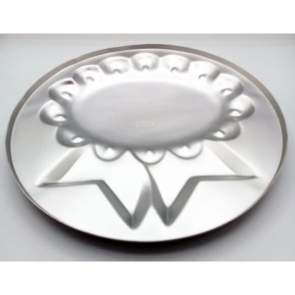 Wilton Blue Ribbon Medal Shaped Cake Mold Pan Vintage Aluminum 503-415 1975 - Picture 9 of 13